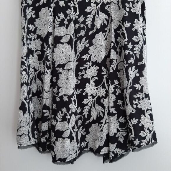 SILENCE + NOISE UO Floral Mini Dress Flowy Lightweight B&W Sz M - Picture 4 of 14